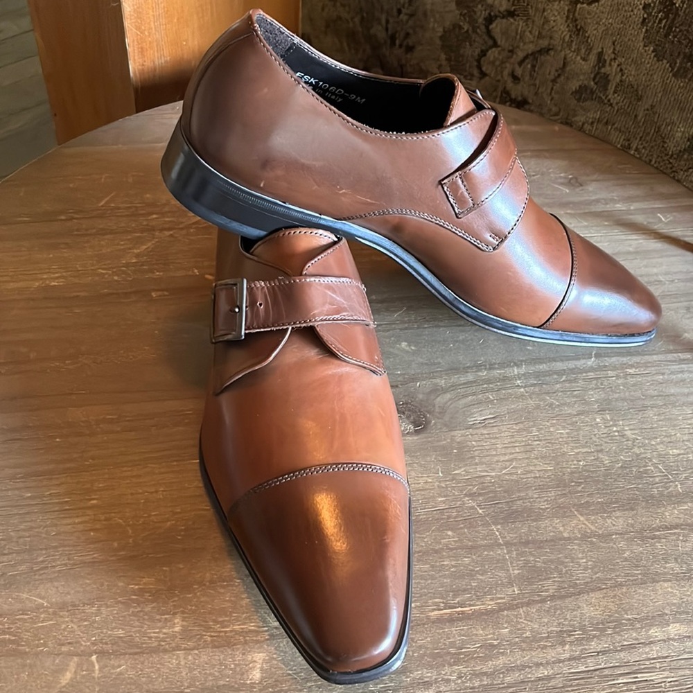 Paul Fredrick mens leather dress shoes. Made in Italy. Size 9.